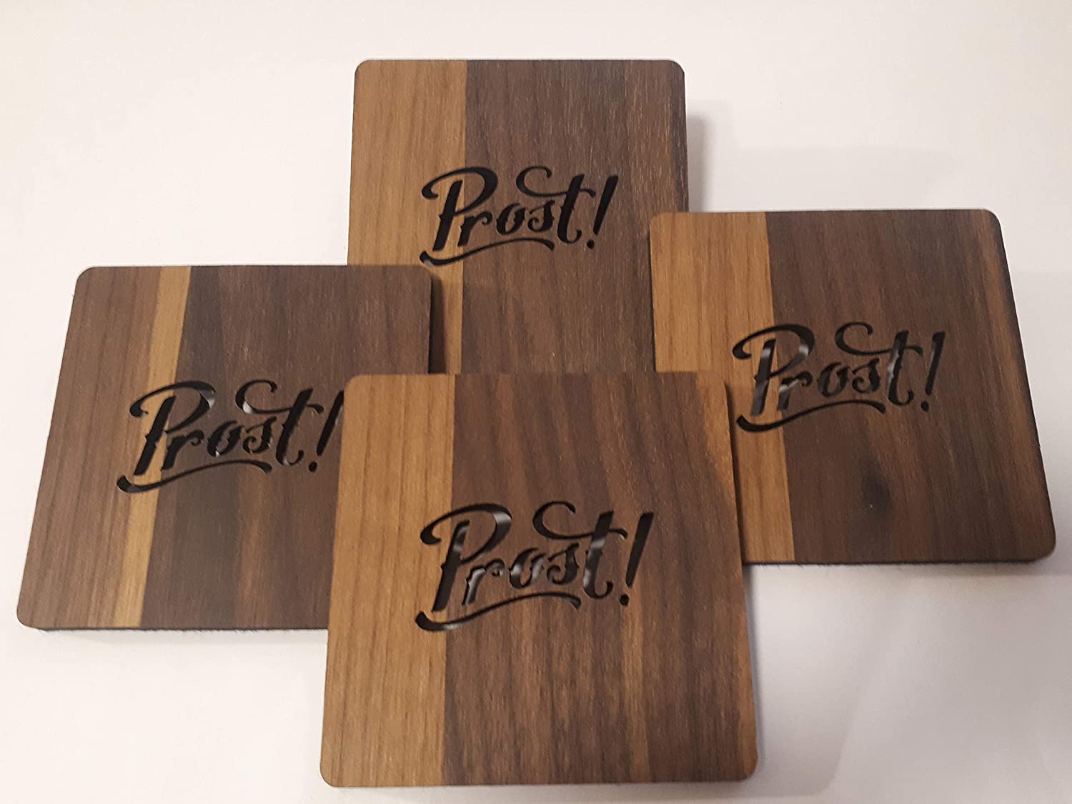Untersetzer Holz aus Nussbaum - 4er-Set - 10cmx10cmx0,5cm - mit Filzrückseite zum Schutz - Motiv: Prost